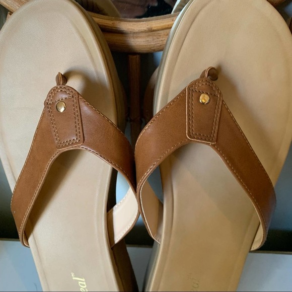 XAppeal Jordyn thong sandals - Picture 8 of 10